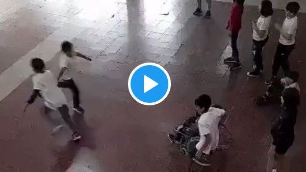 दोस्ती का दिल छूने वाला Video Viral, व्हीलचेयर वाले दोस्त को भी गेम खिलाया, अनमोल खुशी की दिखी झलक