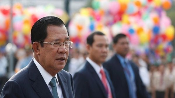 भाई की हुई मौत तो भयभीत हुआ इस देश का पीएम, डर से बदल डाली अपनी जन्मतिथि