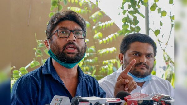 गुजरात: हार्दिक ने कांग्रेस छोड़ी तो उनके दोस्त जिग्नेश मेवाणी हुए खफा, जानिए पटेल को क्या कुछ कहा?