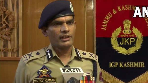 जम्मू कश्मीर: बारामूला एनकाउंटर में तीन पाकिस्तानी आतंकी ढेर, एक पुलिसकर्मी शहीद