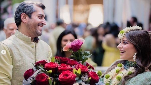 Kanika Kapoor Wedding: सिंगर कनिका कपूर ने बिजनेसमैन गौतम के साथ लिए 7 फेरे, देखें शादी की फोटोज