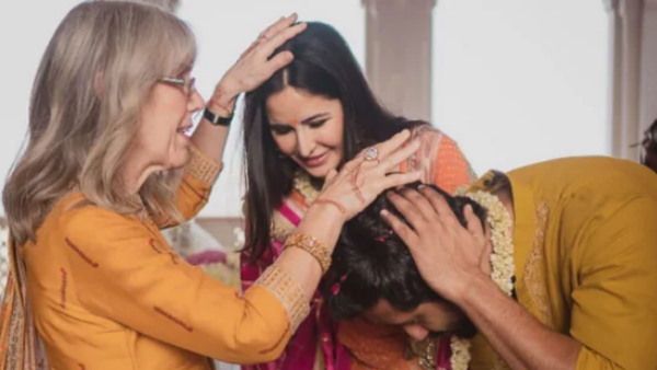 Mother's Day : मदर्स डे पर विक्की कौशल-कैटरीना कैफ ने लिया मां का आशीर्वाद, शेयर की खूबसूरत तस्वीरें