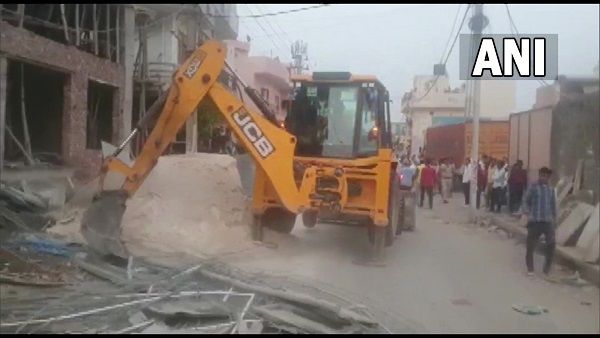 वेस्ट दिल्ली के मुंडका में निर्माणाधीन बिल्डिंग का लैंटर गिरा, एक की मौत, दो घायल
