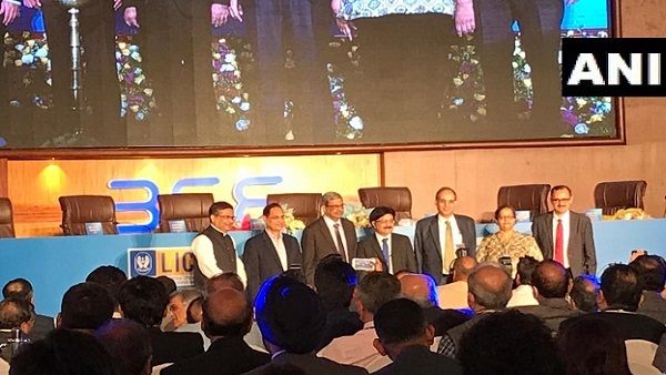 LIC का शेयर मार्केट में हुआ लिस्ट, खुलते ही जबरदस्त ट्रेडिंग शुरू