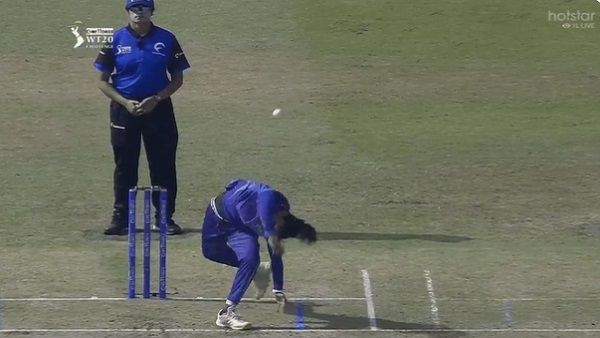 महिला टी20 चैलेंज: इस खिलाड़ी का बॉलिंग एक्शन देख घूम जाएगा सिर, देखिए सोशल मीडिया पर फैंस के रिएक्शन