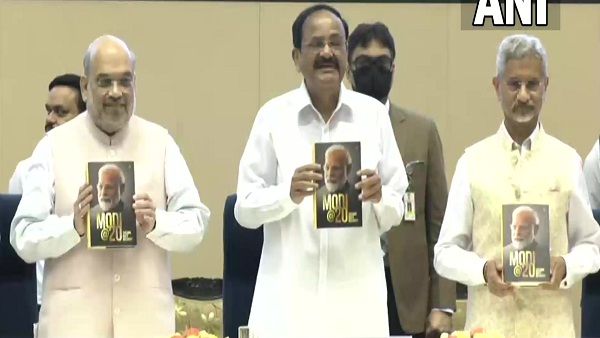 वेंकैया नायडू ने 'मोदी@20- ड्रीम्स मीट डिलीवरी' का किया विमोचन, कहा- PM ने दिखाया सपने सच में होते हैं साकार