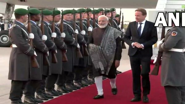 PM Modi Europe Visit: जर्मनी पहुंचे पीएम मोदी, बर्लिन में हुआ शानदार स्वागत, कई अहम मुद्दों पर करेंगे चर्चा