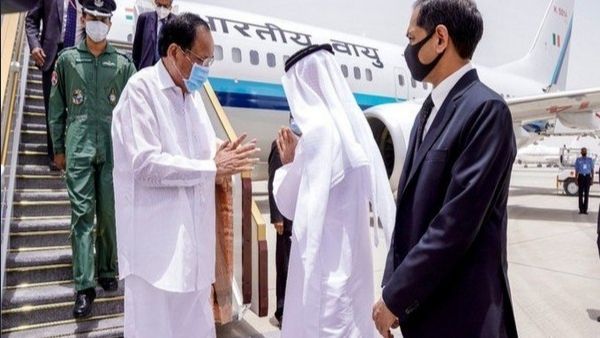 शेख खलीफा बिन जायद अल नाहयान को सम्मान देने यूएई पहुंचे वेंकैया नायडू