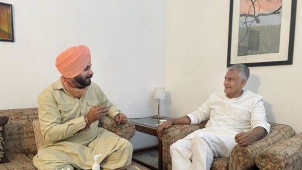 सिद्धू ने की सुनील जाखड़ की तारीफ, कहा- वो बेशकीमती नेता, मतभेद सुलझाए पार्टी