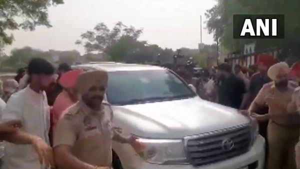 1988 रोड रेज मामले में नवजोत सिंह सिद्धू ने किया सरेंडर, कोर्ट ने सुनाई है 1 साल की सजा