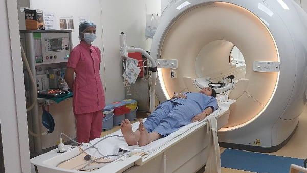 अस्पताल में भर्ती नवनीत राणा को लगातार दर्द की शिकायत, डॉक्टरों ने कराया एमआरआई स्कैन