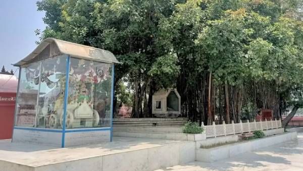 कुरुक्षेत्र में 'जहां कृष्ण ने दिया गीता का उपदेश' क्या वहां मज़ार बना दी गई?