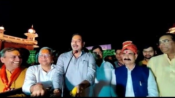 कांग्रेस विधायक ने दिखाया बीजेपी के मंत्री के प्रति प्रेम, मंच से की तारीफ