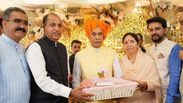 हिमाचल चुनाव: धूमल ने शादी की 50वीं सालगिरह के जरिए भाजपा आलाकमान को दिया यह संकेत