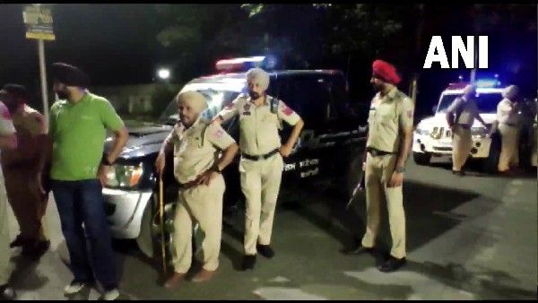 पंजाब: मोहाली में इंटेलिजेंस ऑफिस के बाहर धमाका, रॉकेट प्रोपेल्ड ग्रेनेट से हमले की आशंका