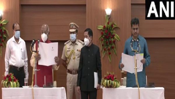 माणिक साहा बने त्रिपुरा के मुख्यमंत्री, अगरतला राजभन में ली शपथ