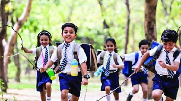 छत्तीसगढ़ के बस्तर में जागी शिक्षा की अलख, जिन 200 स्कूलों को माओवादियों ने कराया था बंद, उसे दोबारा खोला गया