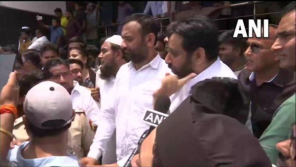 AAP विधायक अमानतुल्लाह खान का आरोप, बुलडोजर के बाहने माहौल खराब करना चाह रही है MCD