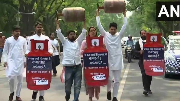 रसोई गैस की कीमतें बढ़ने पर भड़का विपक्ष, कहा- भाजपा मालामाल, जनता बेहाल