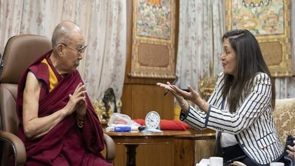 क्या बदल रही है अमेरिका की तिब्बत पॉलिसी ! दलाई लामा से मिलीं उजरा जेया