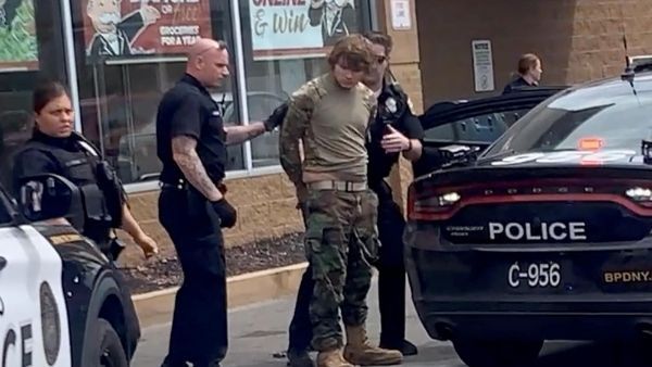 क्या है 180 पन्नों का 'ग्रेट रिप्लेसमेंट थ्योरी'? जिससे अमेरिका के श्वेत समुदाय के मन में नफरत भरी गई