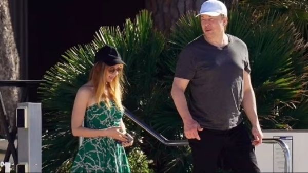 23 साल छोटी लड़की से होटल में रोमांस करते दिखे Elon Musk, जानिए कौन हैं उनकी नई गर्लफ्रेंड?