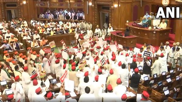 UP : हंगामे के बीच 7 विधेयक और 4 अध्यादेश सदन से पारित, विधानसभा की कार्रवाई कल तक के लिए स्थगित