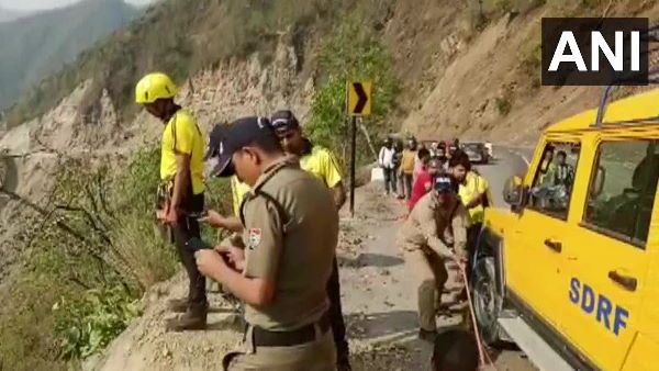 Uttarakhand : 250 फीट गहरी खाई में गिरी कार, एक ही परिवार के 5 लोगों की मौत