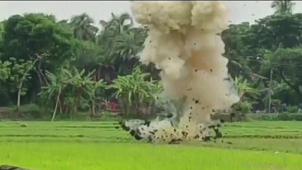 पश्चिम बंगाल: साउथ 24 परगना में भारी तादाद में बम बरामद