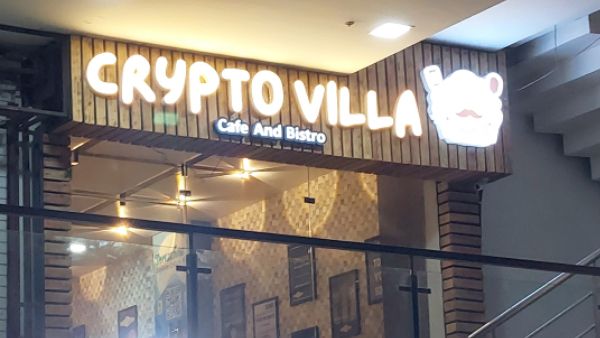 क्रिप्टो करेंसी के चलन के बीच देश में खुला पहला Crypto कैफे