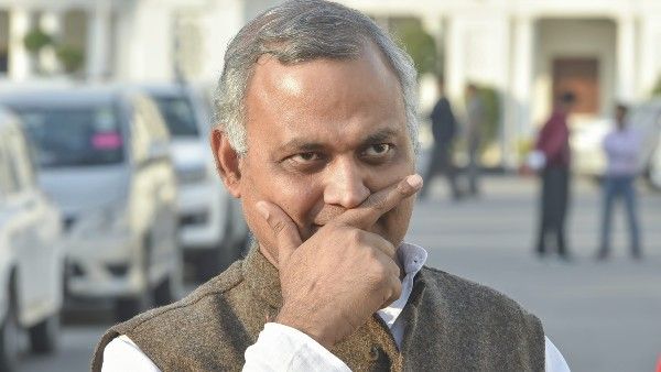 AAP विधायकों का आरोप- 'एलजी ने नहीं सुनी उनकी बात, देना चाहते हैं सरकार के काम में दखल'