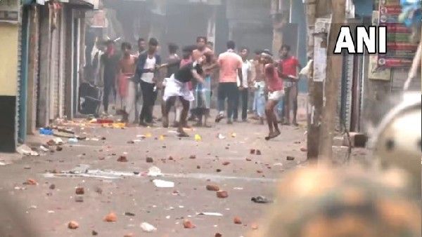 Prophet Row Protest: बंगाल में नहीं थम रहा बवाल, हावड़ा में फिर हुई झड़प, पुलिस ने आंसू गैस के गोले दागे