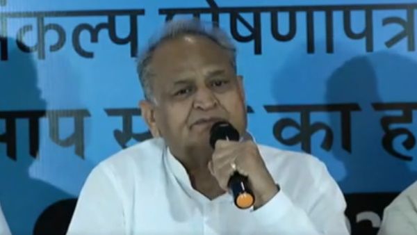 सीएम गहलोत बोले-'अफसरों को लगता कि सरकार जा रही तो मुंह फेर लो, एक मिनट लगेगा बदलने में'
