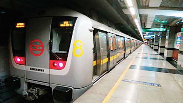 दिल्ली मेट्रो पर फिर लगा 'ब्रेक', तकनीकी खराबी के चलते येलो लाइन पर एक घंटे के लिए बंद की गई सेवाएं