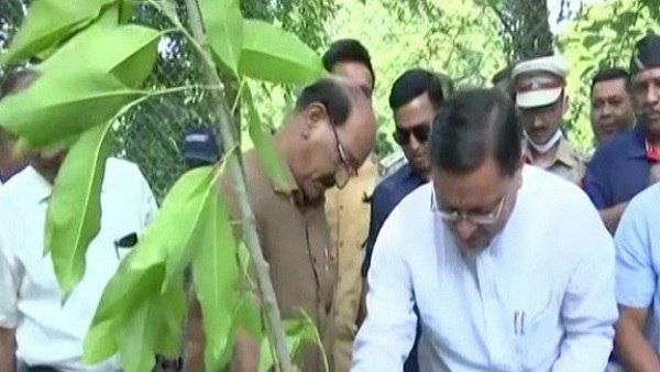 विश्व पर्यावरण दिवस: मुख्यमंत्री पुष्कर सिंह धामी ने पौधरोपण कर लोगों को किया जागरूक