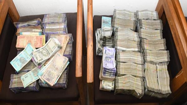 सराफा में हवाला, झाँसी वाला कर रहा था कारोबार, लाखों की नकदी के साथ दो गिरफ्तार