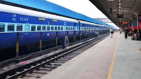 काेराेनाकाल से बंद ट्रेनें फिर पटरी पर दौड़ने लगीं, पंजाब में इन 45 रेलगाड़ियों का संचालन शुरू