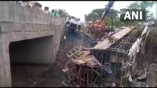 Karnataka Accident: बस में लगी भीषण आग, 7 लोगों की झुलसकर मौत, पीएम मोदी ने जताया शोक