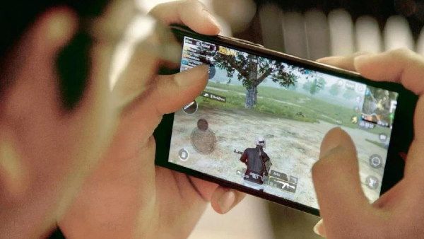 Free Fire Game खेलने के लिए नहीं मिला मोबाइल, नाराज किशोरी ने गंगा नदी में लगाई छलांग
