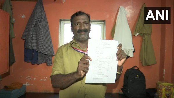 50 की उम्र में BMC स्वीपर ने पहले प्रयास में 10th बोर्ड एग्जाम किया पास, पढ़ाई जारी रखने का सपना