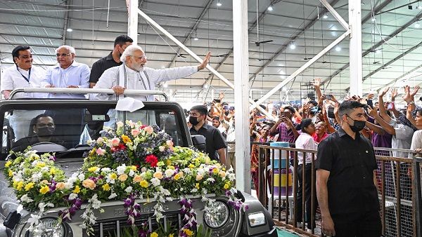 आखिर कौन हैं पीएम मोदी के दोस्त अब्बास, खुद उनके भाई ने बताया कहां रहते हैं