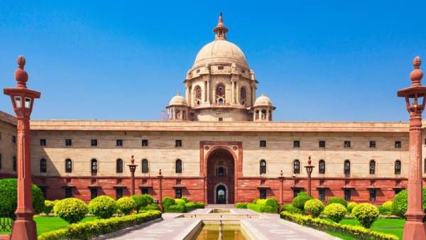 इंडिया गेट से: राष्ट्रपति बनने के लिए चाहिए नौ मन तेल