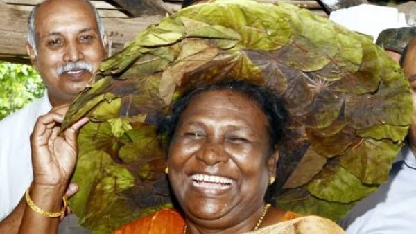 इंडिया गेट से: धर्मान्तरण की चुनौती के सामने राष्ट्रपति पद हेतु आदिवासी महिला