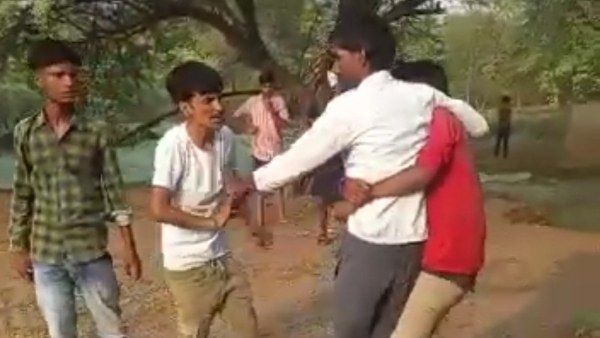 छाती पर पिस्टल लगाकर नाबालिक को बुरी तरह पीटा