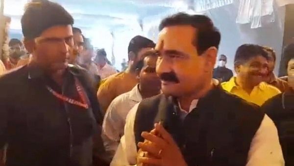 शायराना अंदाज में गृहमंत्री ने कसा कमल नाथ पर तंज