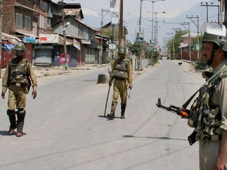 J&K: जम्मू के भद्रवाह में लगा कर्फ्यू, फ्लैग मार्च के लिए बुलाई गई सेना