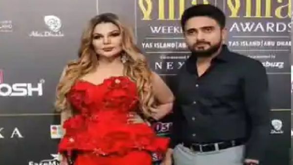 IIFA Awards 2022: ग्रीन कार्पेट पर राखी सावंत के साथ हुआ ऐसा हादसा, बॉयफ्रेंड ने बचाया