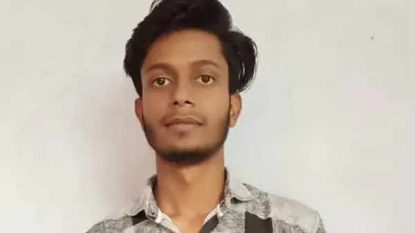 बुलंदशहर के सचिन सैनी ने इंटर में किया टॉप, बोला- 'मुझे पढ़ाने के लिए कंधे पर पिता ने ढोई बोरियां'