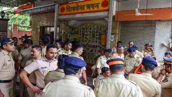 'अकेली महिला MLA को 100 लोग घेर लेंगे तो कैसा लगेगा', शिवसेना के बागी MLA का खौफ