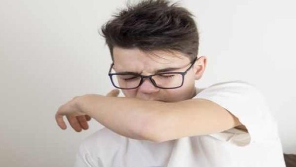 छींक मारते ही पुरानी चीज निकली बाहर, 10 साल पहले नाक में फंस गई थी